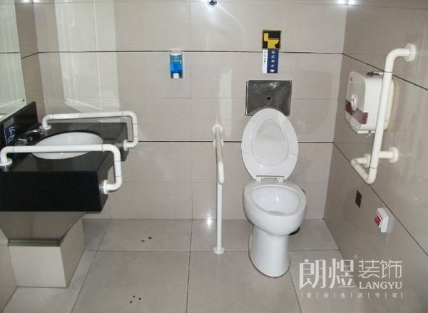 殘疾人衛生間裝修門的尺寸以及扶手如何設計